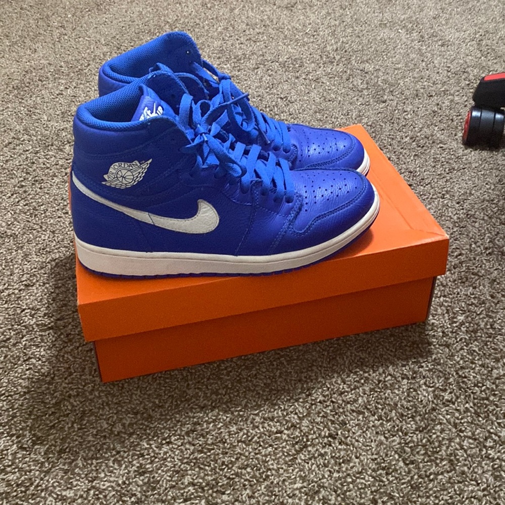 Jordan 1 hyper royal 2018 size 9